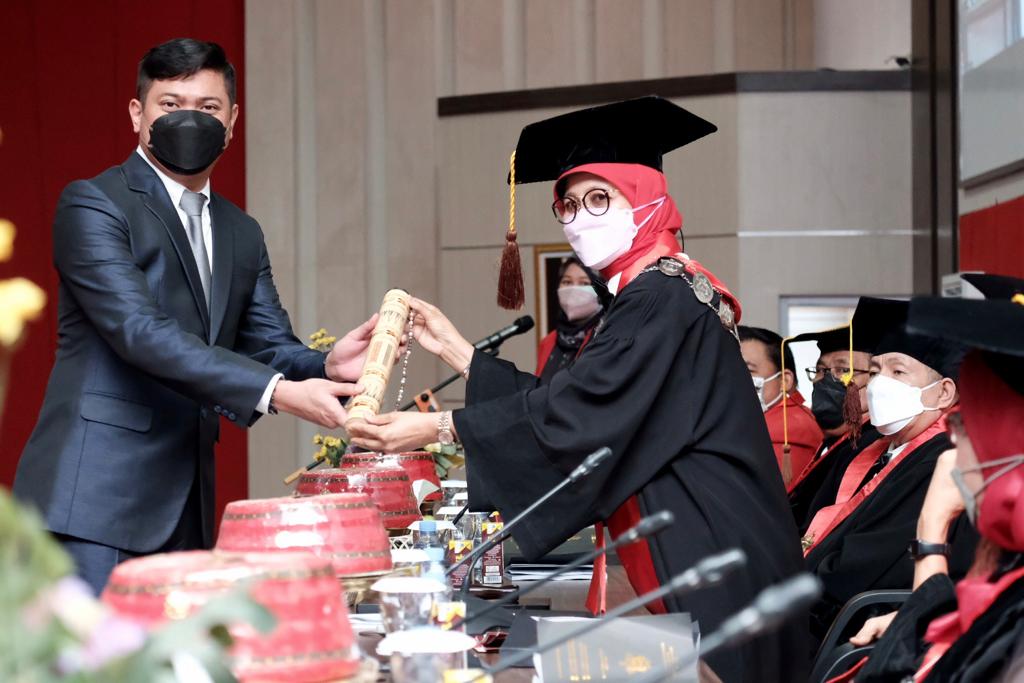 Kaji Aturan Perseorangan di Pilkada, Bupati Adnan Raih Gelar Doktor dengan IPK 4,00 